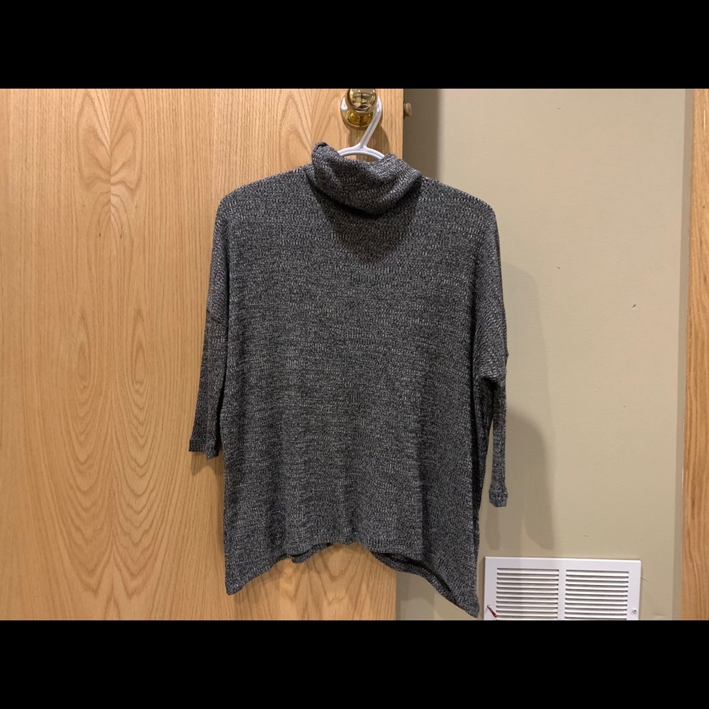 Turtle neck mid sleeve shirt